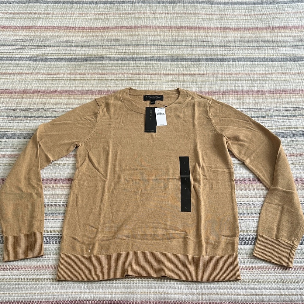 Banana Republic Women's Tan Crew Neck Sweater